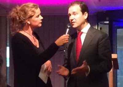 Refugees needed for Expert Pannel Lodewijk Asscher